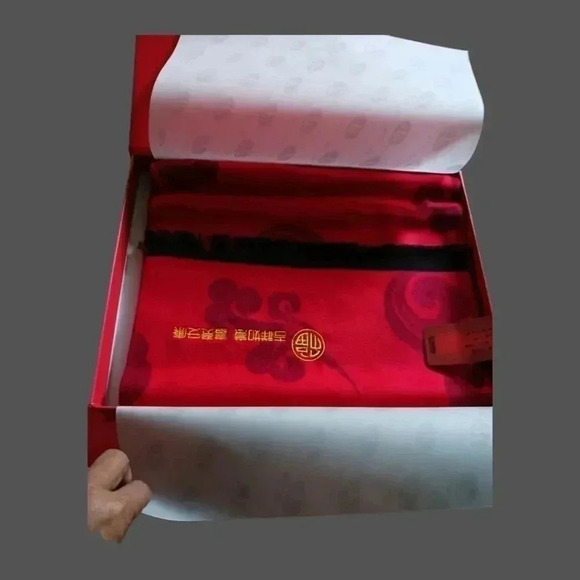 Only love elegantly stunning scarf or shawl red and black color - Picture 7 of 7